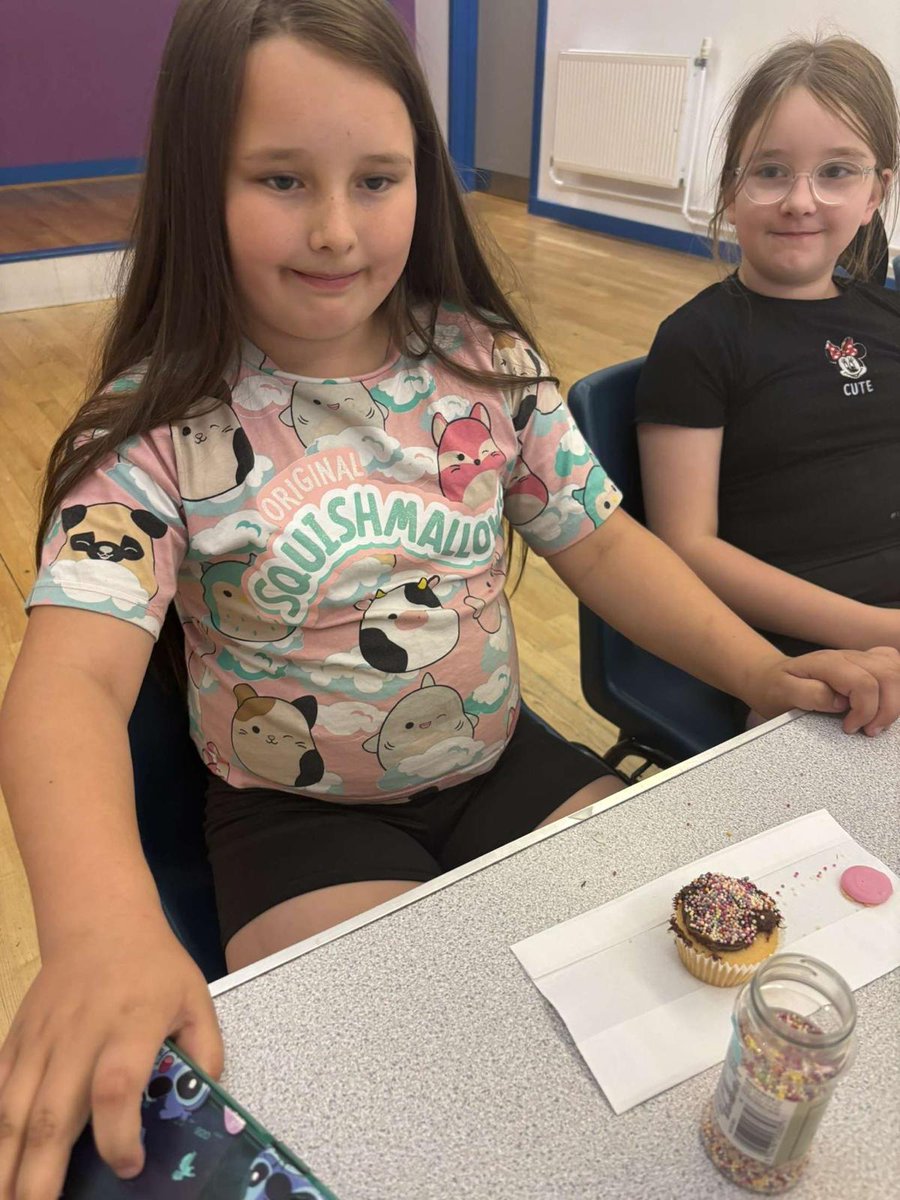 TerminalOneYC's tweet image. More cupcake and cookie creations at our Hillhouse Youth Club! 🧁🍪😋