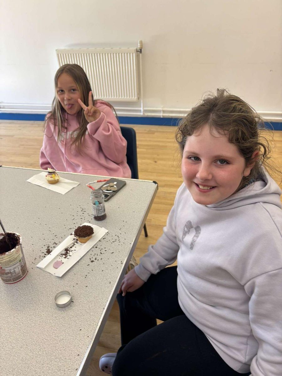 TerminalOneYC's tweet image. More cupcake and cookie creations at our Hillhouse Youth Club! 🧁🍪😋