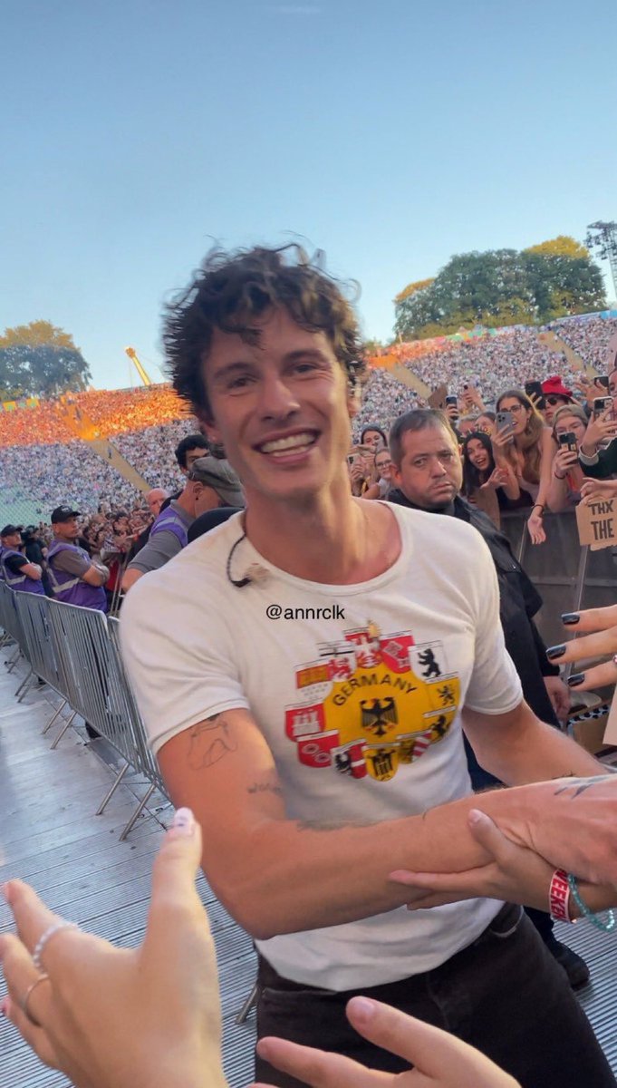 that he NEVER stopped smiling in the most genuine way