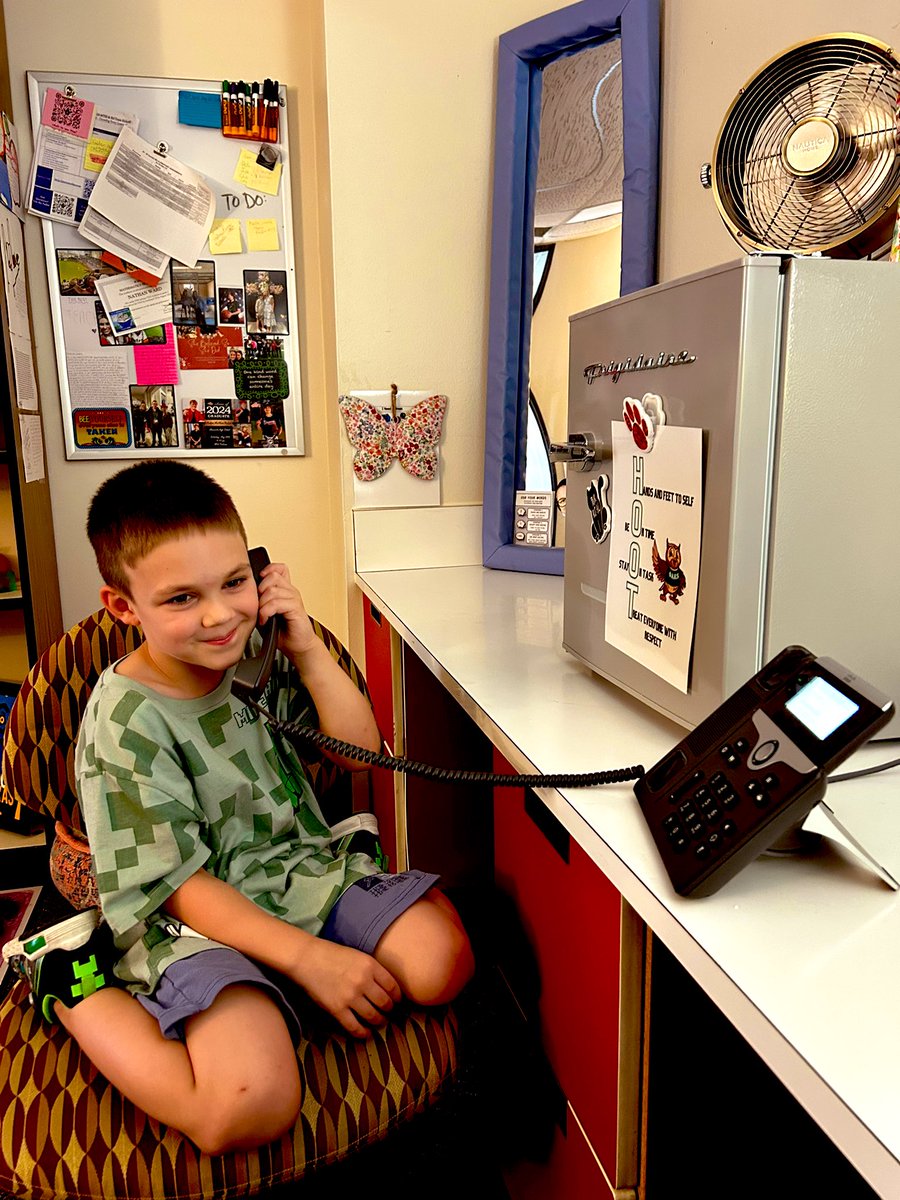 🌟Nothing beats hearing a student call home to share good news☎️
Thanks <a href="/jencrutcher/">Jennifer Crutcher</a> for spreading #PositiveVibes in your class👏 These #PositiveReferrals build confidence, strengthen family connections, and spread joy 🌟 <a href="/HumbleISD_OE/">Oaks Elementary</a> <a href="/HumbleISD/">Humble ISD</a>
#ChooseKind