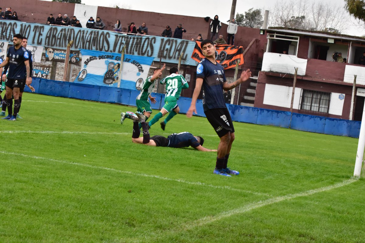 casdcamioneros's tweet photo. ⚽ #Fútbol #PrimeraC #AFA

📍Estadio Ricardo Puga

✅ !Si Misio, gritalo De Jesús!.

🟫⬜🟫 #ClubAtlas 0
🟩⬜🟩 #Camioneros 1

🖥️📲 EN VIVO https://t.co/heDlc3I9s2

📎 https://t.co/BhYTQHRwkv

💚 #SiempreVerde https://t.co/AhE5REn1eG