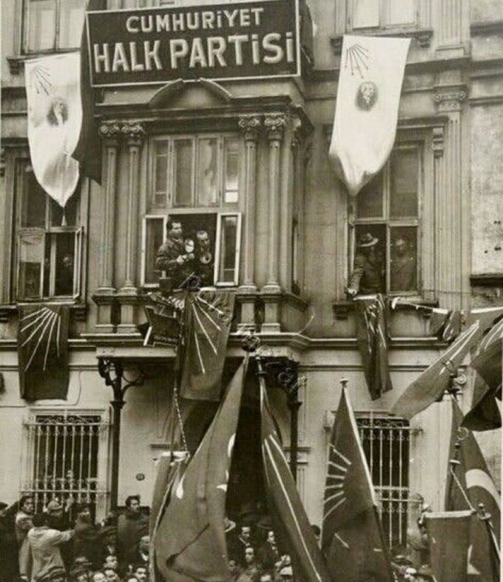 Benim iki büyük eserim vardır.! 

Biri Türkiye Cumhuriyeti, diğeri Cumhuriyet Halk Partisi'dir. 

Gazi Mustafa Kemal ATATÜRK