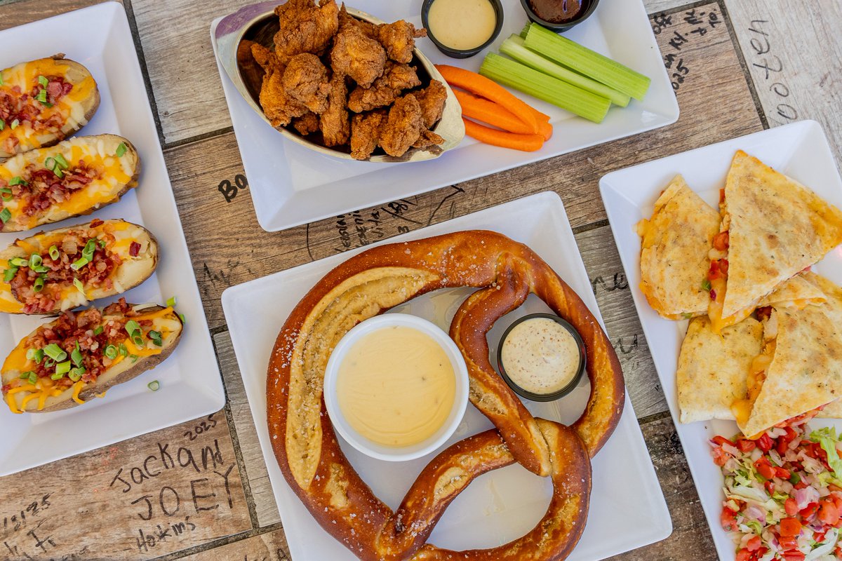 Our Locals Menu is back and better than ever! 🙌 Featuring award-winning dishes, fan favorites like the Fud Spud 🥔, and plenty of game-day bites perfect for cheering on your team. 🏈🍻 Come hungry, leave happy only at Fudpucker’s! 

#FudballSeason #LocalsMenu #Football