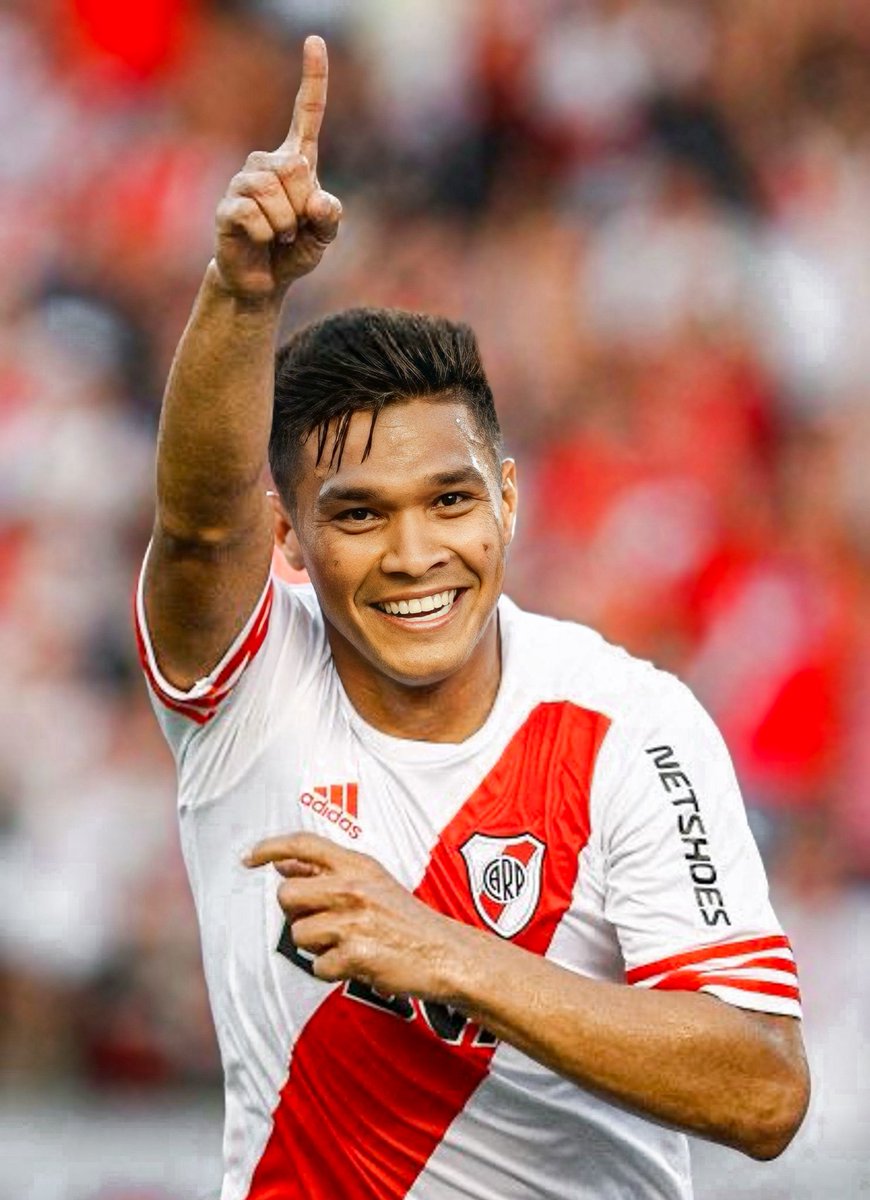 sudanalytics_'s tweet image. 🧠🇨🇴 Teo Gutiérrez, de llegar con el auto de Balotelli a tomarse un Uber, la importancia de dar el ejemplo y cómo LE ENSEÑARON A GANAR:

“Cuando llegué a River me sentaron los capitanes y me dijeron: ‘USTED NO PUEDE TRAER ESTE CARRO’. Yo tenía un carro como el de Balotelli, había…