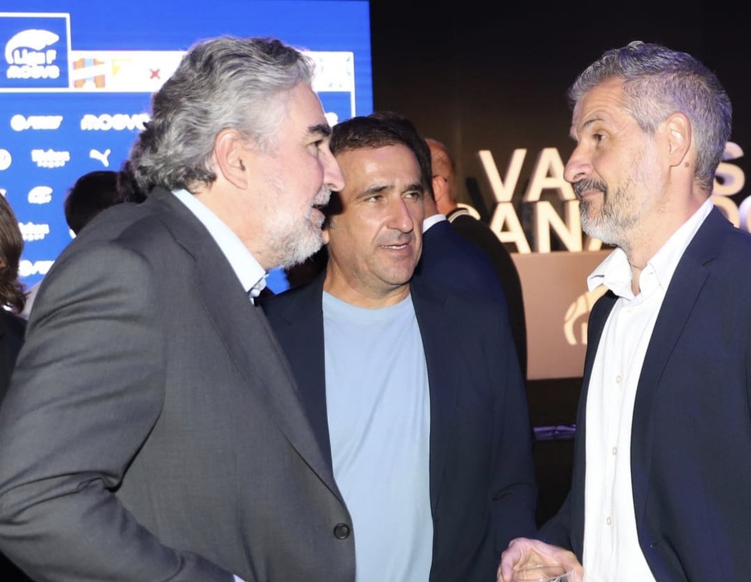 ProLigaFutbol's tweet image. 🤝 GALA LIGA F

El presidente de ProLiga, @davidjimenezglz, ha representado a la patronal del fútbol no profesional en la gala de la @LigaF_oficial. Acompañando a su presidenta, @AlvarezMesaBea, así como al vicepresidente de la @rfef y presidente de la @RFFM_oficial, Paco Díez.…