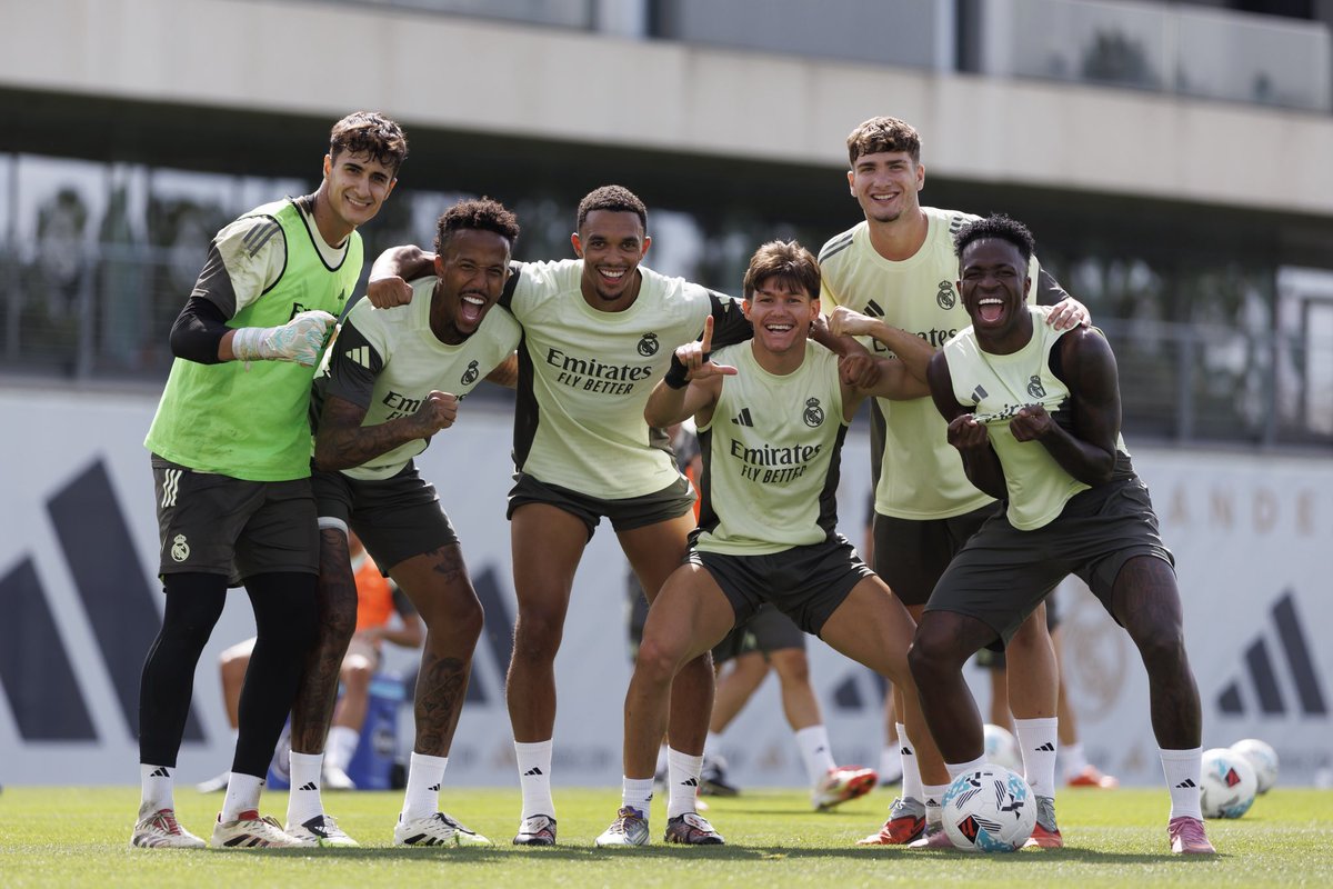 MadridXtra's tweet image. 🚨 Real Madrid will play a friendly vs Castilla tomorrow.

Some youth players will play with the 1st team to complete the XI.

@Rodra10_97