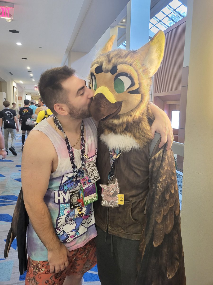I'm good at giving kissies hehehe

Lil request I got from <a href="/feenchie/">feench !!</a> for #megaplex which I was very happy to oblige