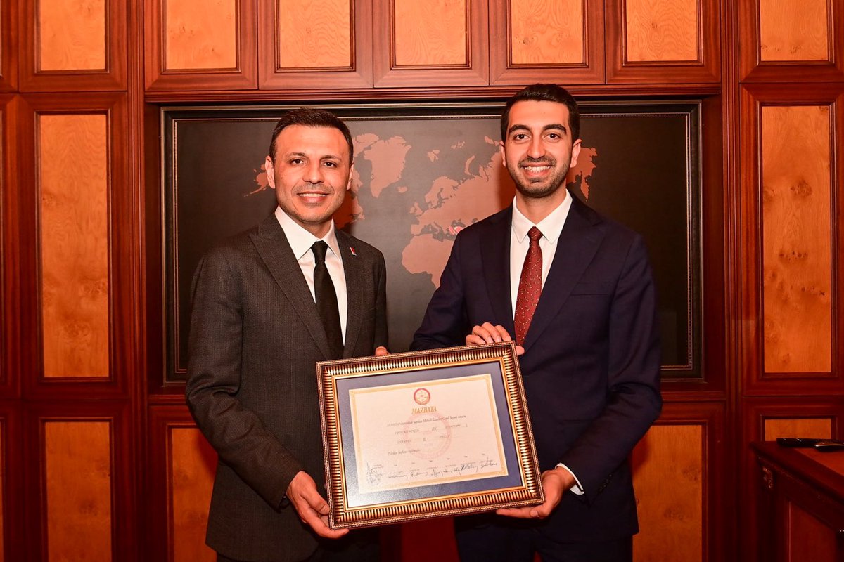 CHP İstanbul İl Kongresi’nde Partimiz iradesini sandıkta göstermiş ve Sayın Özgür Çelik’i İl Başkanımız olarak seçmiştir.

Millet iradesine gölge düşüren her adıma karşı, Genel Başkanımız Sayın Özgür Özel ve İl Başkanımız Sayın Özgür Çelik ile birlikte demokrasiyi koruma