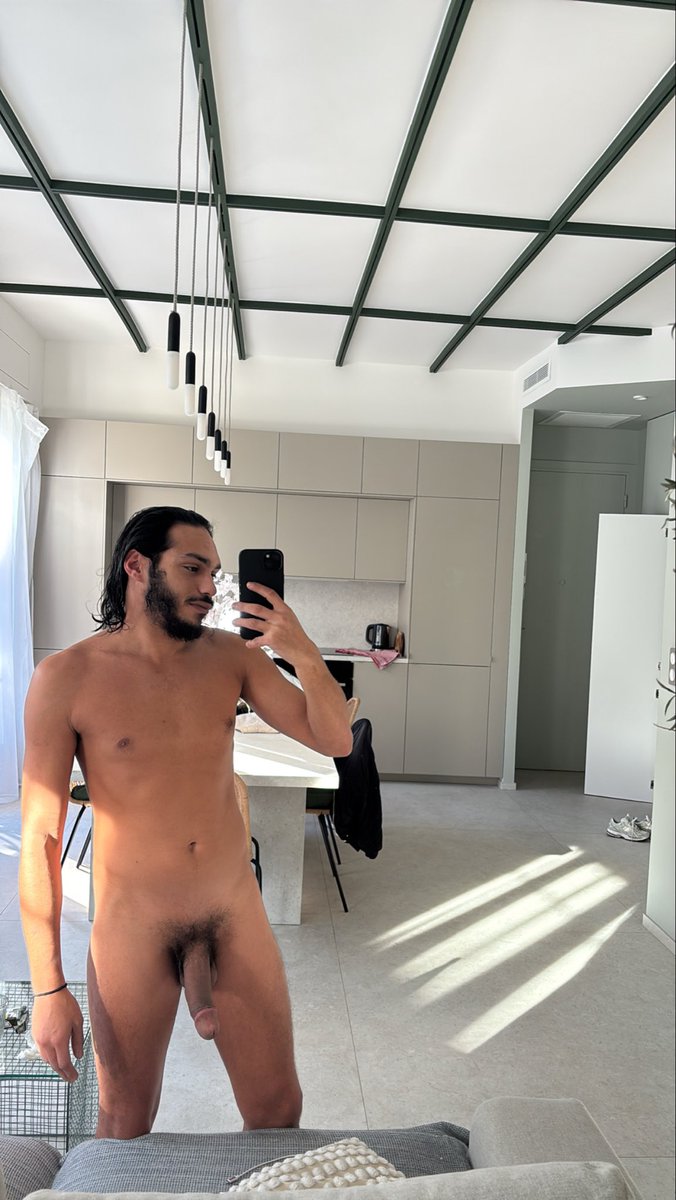 Tu préfère habiller ou nu ? 😏