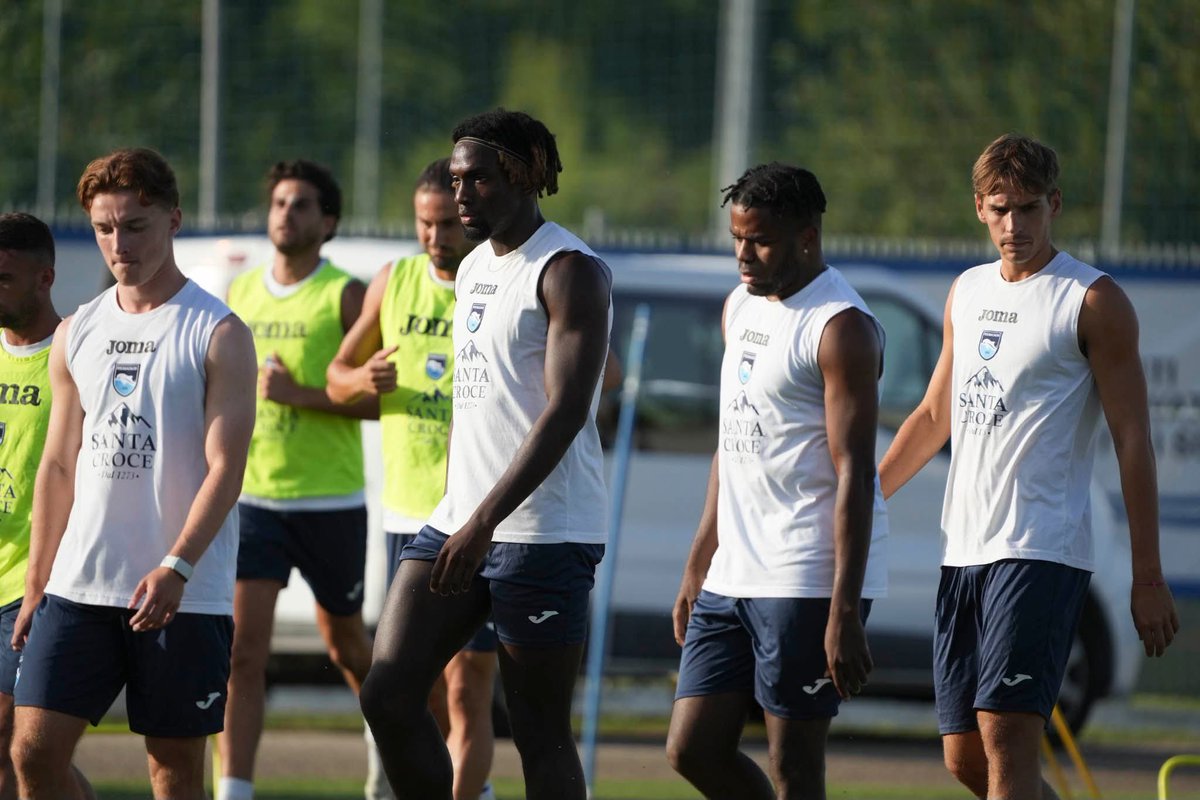 🗒️ Dopo due giorni di riposo, i biancazzurri sono tornati ad allenarsi questo pomeriggio. Tutti i nuovi innesti si sono aggregati al gruppo, mentre Valzania e Cangiano hanno svolto un programma personalizzato.