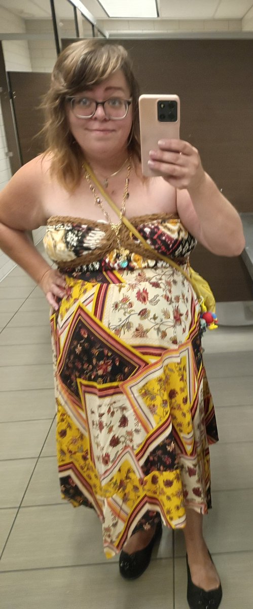 Giantess Pearly the Queen of Vore tweet media