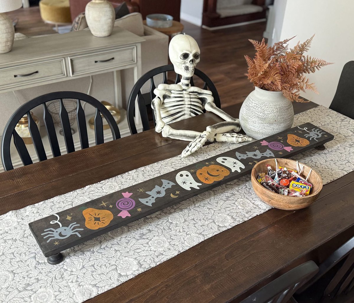 boardandbrushcs's tweet image. 𝗦𝗘𝗣𝗧𝗘𝗠𝗕𝗘𝗥 𝗥𝗘𝗟𝗘𝗔𝗦𝗘 🖤👻🎃
Our Halloween collection is here -featuring ghosts, pumpkins, witches, and plenty of festive fun. From porch signs to pedestals to wall signs, these projects are perfect for adding a hauntingly creative touch to your home this fall!