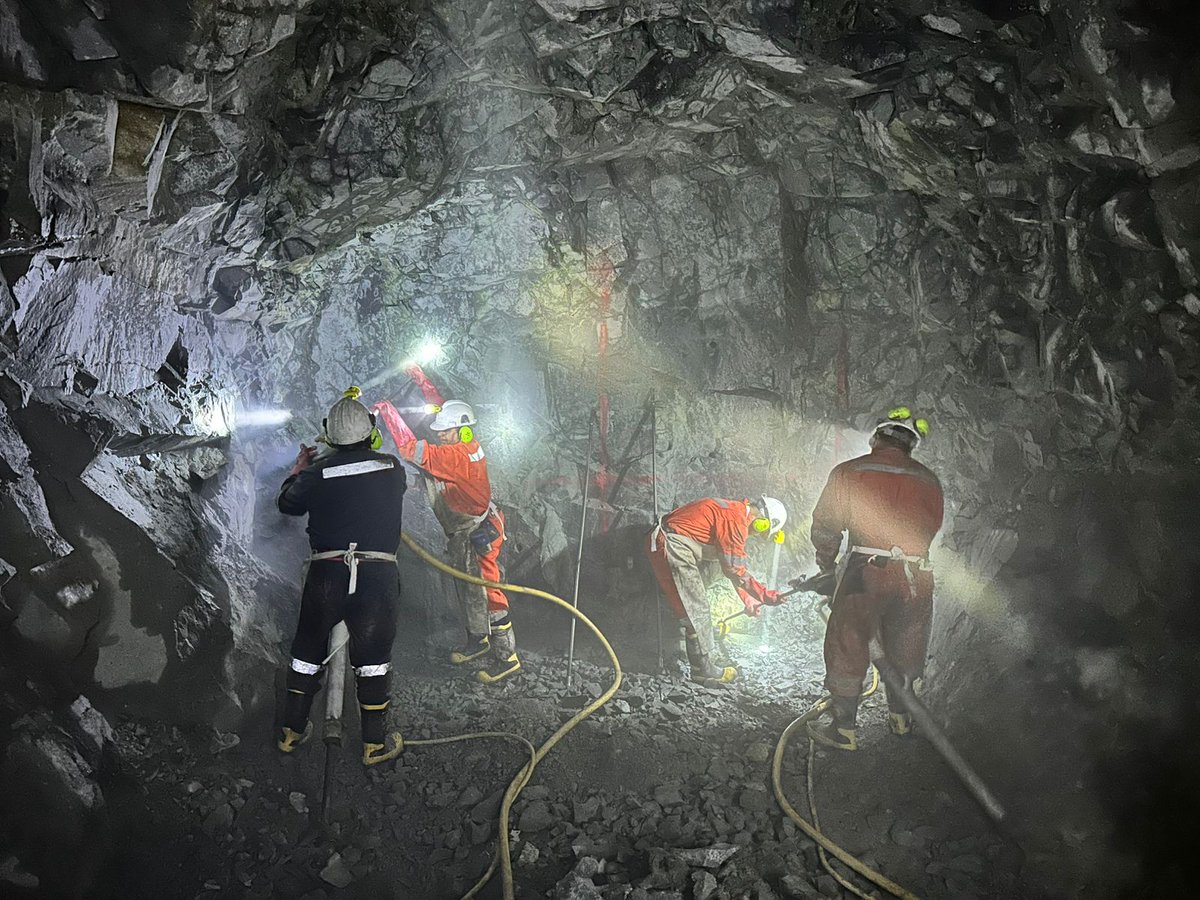 AltiplanoMetals's tweet image. We are seeing great progress underground at Santa Beatriz as we advance toward the IOCG vein. Stay tuned for further updates as development continues.

#APN #SantaBeatriz #Mining  #IronOxide #Copper #Gold