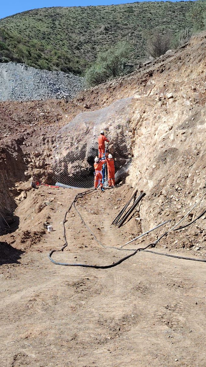 AltiplanoMetals's tweet image. We are seeing great progress underground at Santa Beatriz as we advance toward the IOCG vein. Stay tuned for further updates as development continues.

#APN #SantaBeatriz #Mining  #IronOxide #Copper #Gold