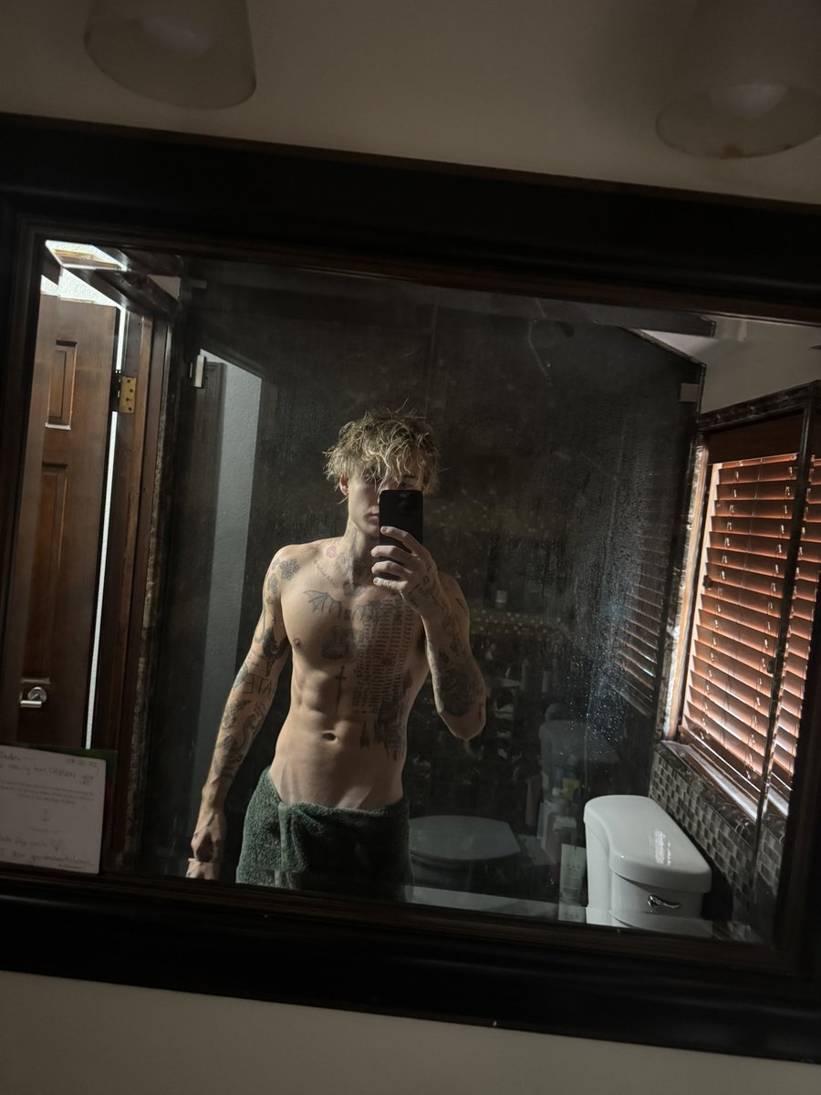 dominic emery (@domisavampire) on Twitter photo 