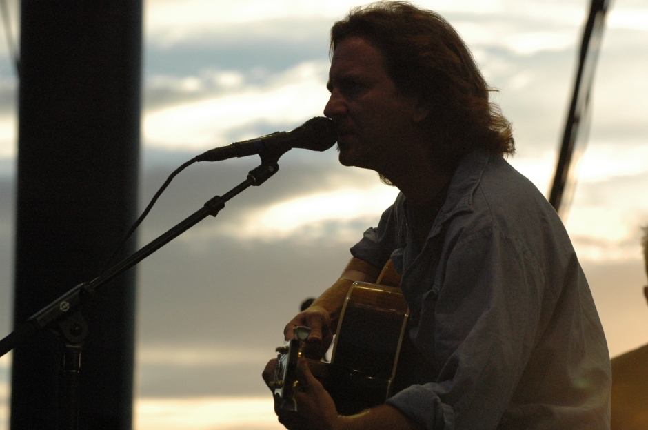 20 years ago, before kicking off their North America tour in Vancouver, the band began with a stop at the Gorge. The 36-song acoustic and electric set spanned 3 hours and included the live debut of “Undone.”

📸: Kerensa Wight