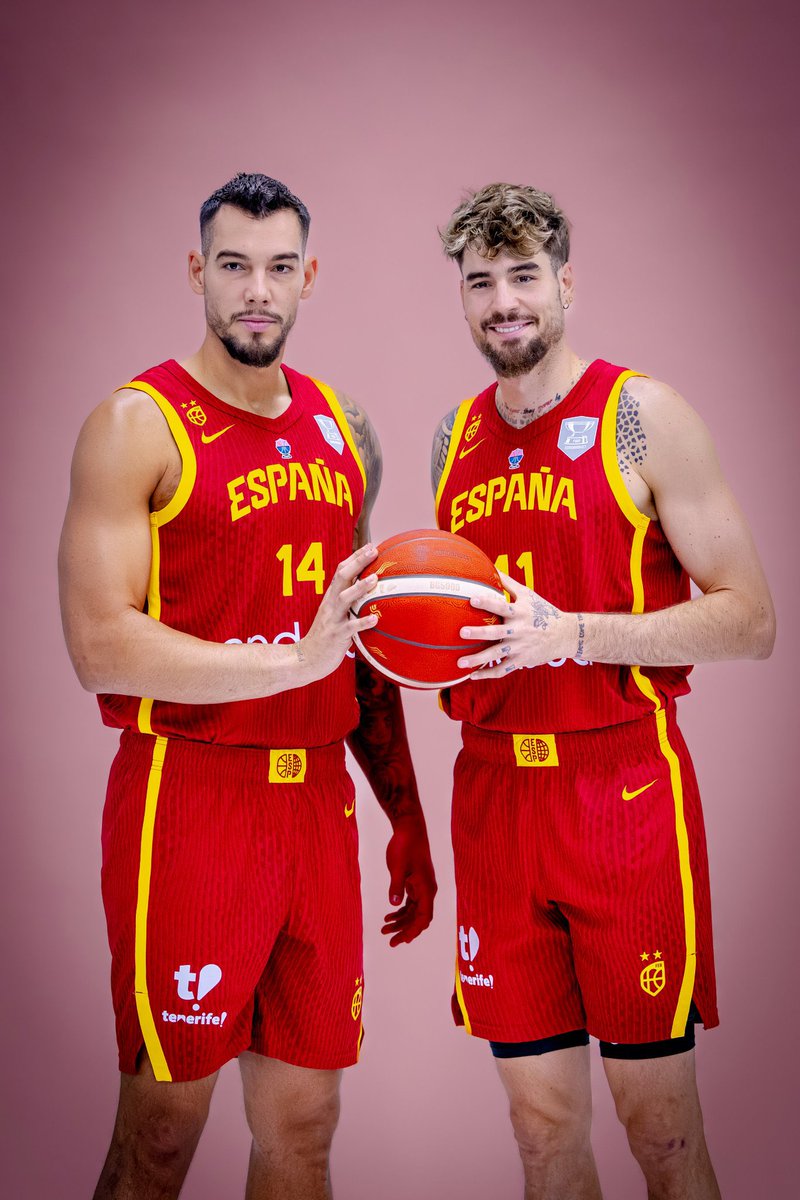 ¿Podemos hablar de estos 2?

Cuando el equipo más lo necesita y deben de hacer de lo que tienen que hacer, de líderes, desaparecen

Hoy 1 punto entre los dos

Ya me pueden callar la boca en el siguiente partido, ya