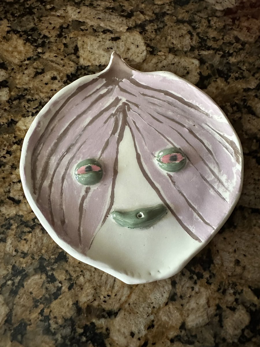 Не спрашивай что я делал на МК по керамике
Не спрашивай почему такой цвет
Не спрашивай что с глазами