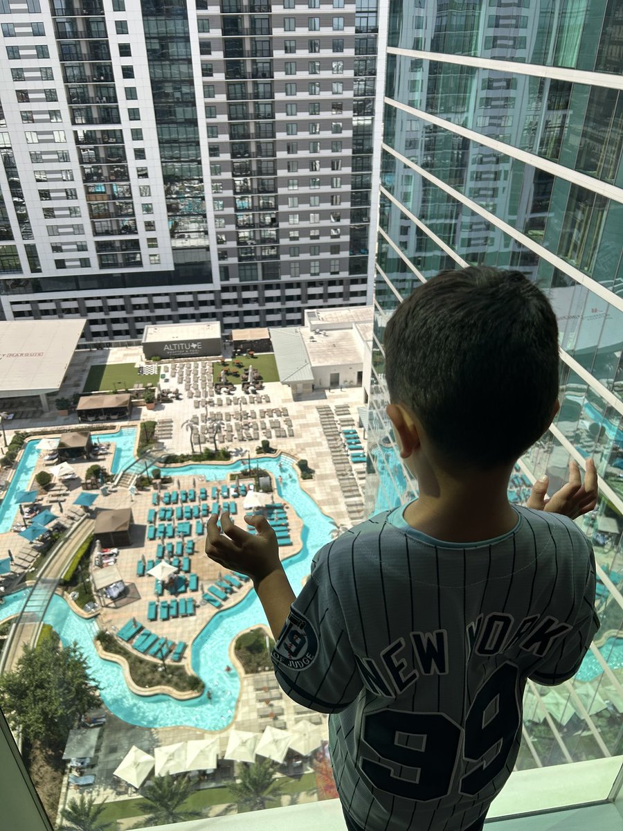 Adrianna tweet media