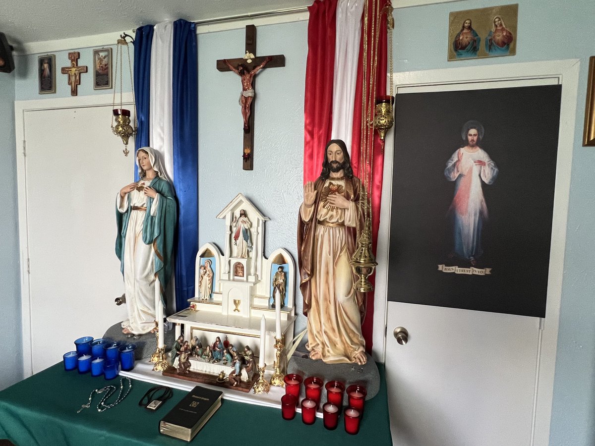 StJoanofArcJC's tweet photo. You can create your own sacred space at home, even in a corner. Watch how it deepens your prayer life and draws others closer to Christ.
Who's ready to try?
#Catholic #FaithAtHome #PrayerCorner #CatholicHome #SacredSpace #Jesus #CatholicHomeAltar https://t.co/3Y3fv5sng6