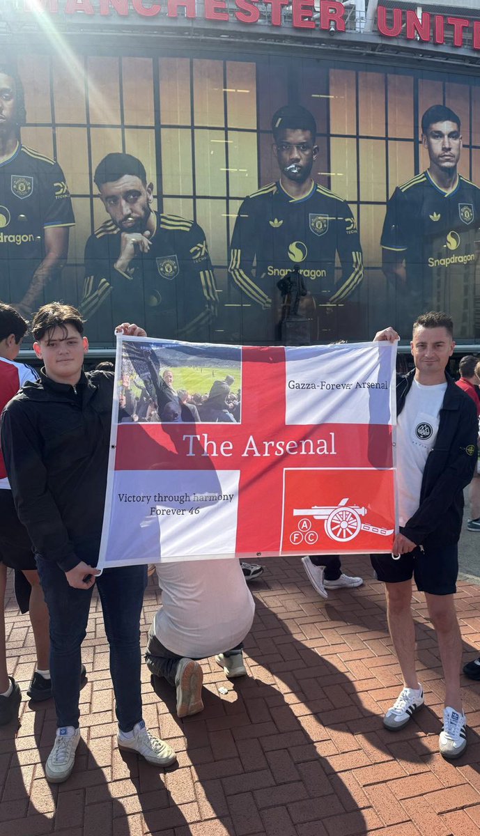 Now I know it’s very unlikely. 

But if you stole or know whole stole Toms flag for his late dad and absolutely top Bloke. 

Would appreciate it to be returned. People do stupid things on drink and or drugs..

Whoever stole it can’t use it, as it’s in memory of Gazza - Please RT