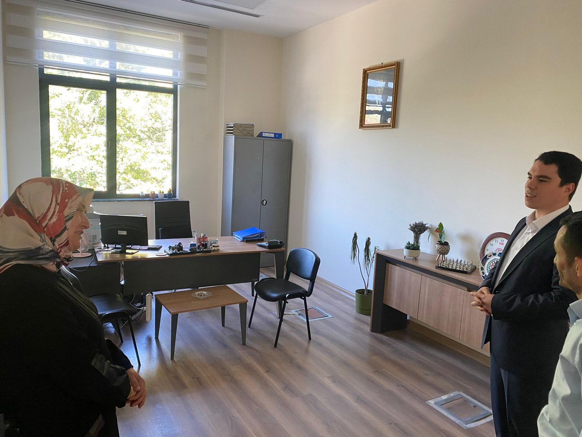 Kaymakamımız Sn. Muhammed Furkan TUNA,İlçemizde yapımı tamamlanan yeni Hükümet Konağında hizmet vermeye başlayan İlçe Yazı İşleri Müdürlüğümüz ve  Sosyal Yardımlaşma ve Dayanışma Vakıf Müdürlüğümüzü ziyaret ederek çalışmalar hakkında bilgi aldı.