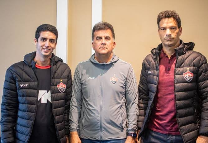 Vitóriasulamericano🦁 (@ecvsulamericano) on Twitter photo PARABÉNS AOS ENVOLVIDOS 👏🏼👏🏼👏🏼
Janela fechada e o time cheio de lacunas e sem as reposições necessárias.
<a href="/FabioRiosMota/">Fábio Mota</a> Vc é o maior responsável!!!!!? PARABÉNS AOS ENVOLVIDOS 👏🏼👏🏼👏🏼
Janela fechada e o time cheio de lacunas e sem as reposições necessárias.
<a href="/FabioRiosMota/">Fábio Mota</a> Vc é o maior responsável!!!!!?