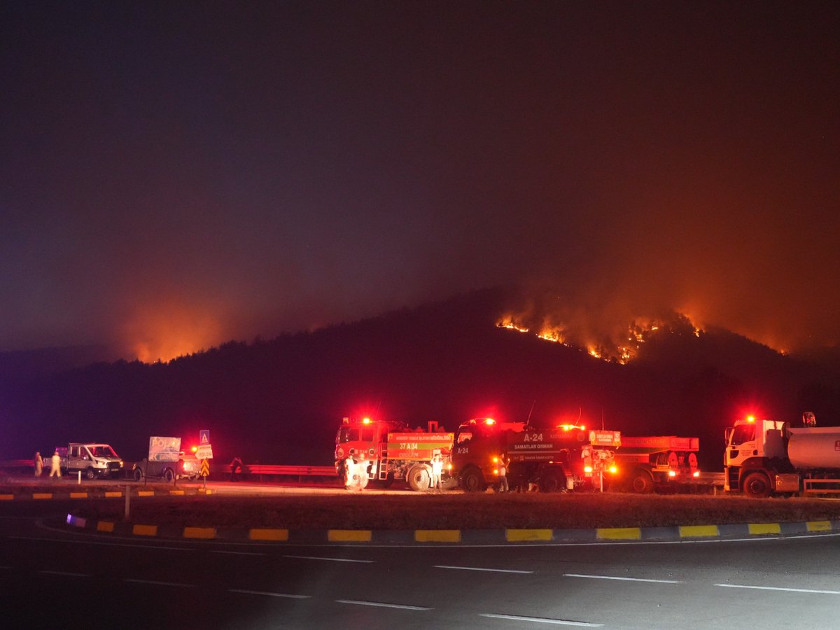 Ankara Valiliği, kent genelinde hissedilen yoğun duman ve is kokusunun Kastamonu/Araç’ta devam eden yangınlardan kaynaklandığını, Ankara dahilinde herhangi bir yangın olmadığını duyurdu.