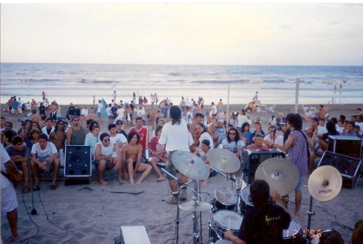 El mar de fondo, el viento de testigo y las primeras canciones compartidas.

30 años después, la misma pasión nos reúne en Obras.

¿Estuviste en algunos de estos shows por La Costa? Contanos!