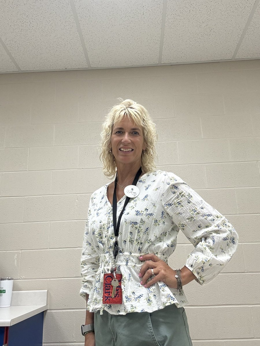 PmcsnoopyPatty's tweet image. This has to be a record! I got 2 more new students today!My headed might be spinning a bit trying to remember who I told what to!It’s week 3! Struggling a bit with trying to feel some kind of routine is in place. 
That makes 116! 🙃
#ClearTheLists2025 amazon.com/hz/wishlist/ls…