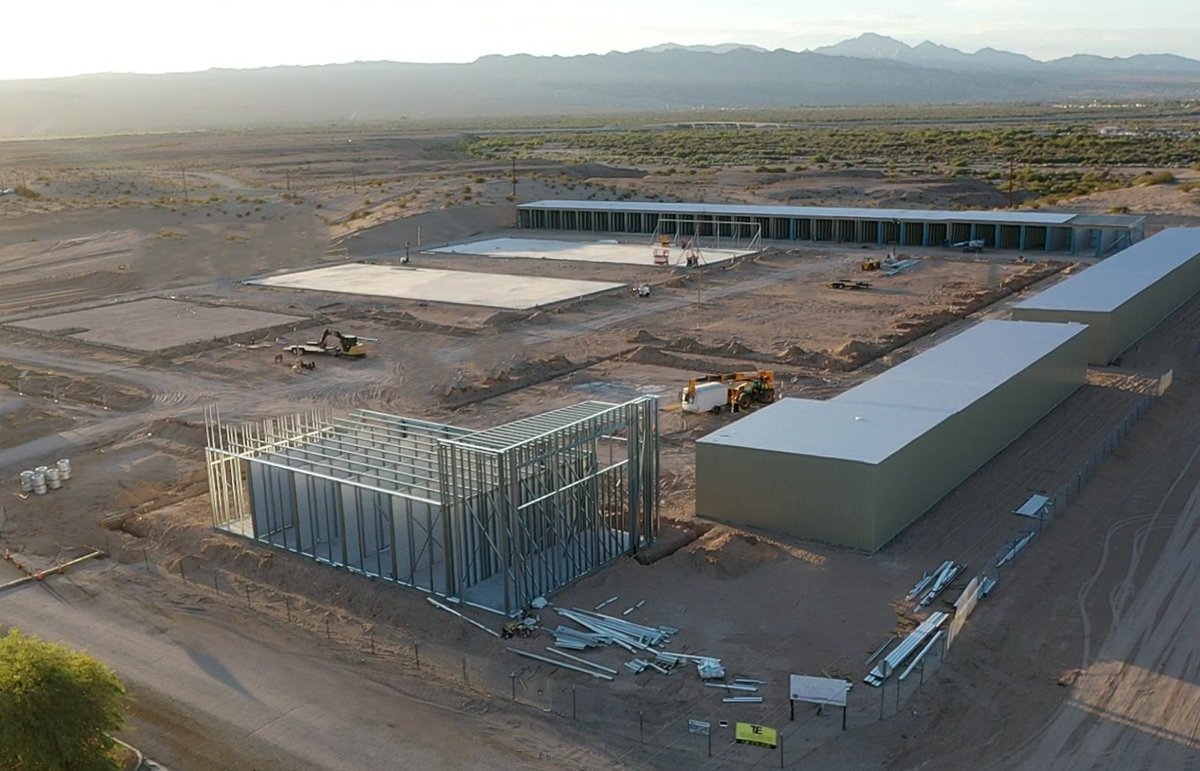 ForgeBuildingC1's tweet image. Forging ahead in Mojave, AZ, on this 116,665 sf self-storage facility, featuring 333 units across 11 buildings. 

What is the optimal unit mix and type of self-storage for your next project? Talk to the steel building experts at Forge to get started.

#forgeahead
