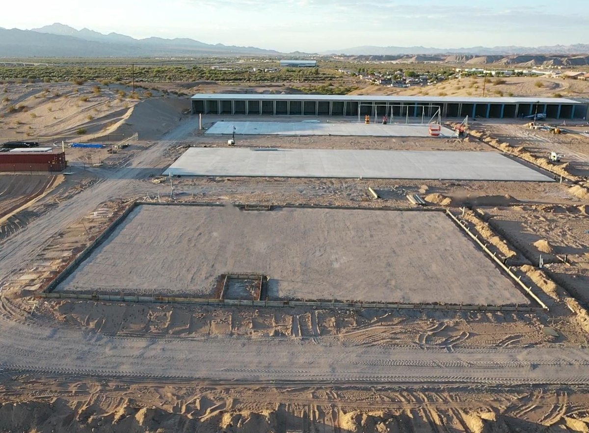 ForgeBuildingC1's tweet image. Forging ahead in Mojave, AZ, on this 116,665 sf self-storage facility, featuring 333 units across 11 buildings. 

What is the optimal unit mix and type of self-storage for your next project? Talk to the steel building experts at Forge to get started.

#forgeahead