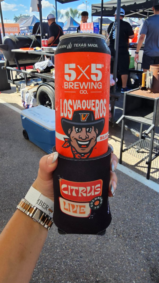 Ms_NaeNae03's tweet photo. #VsUpVaqueros ✌🏻

@GoUTRGV @UTRGVFootball 🧡🏈 https://t.co/sQODErVy8b