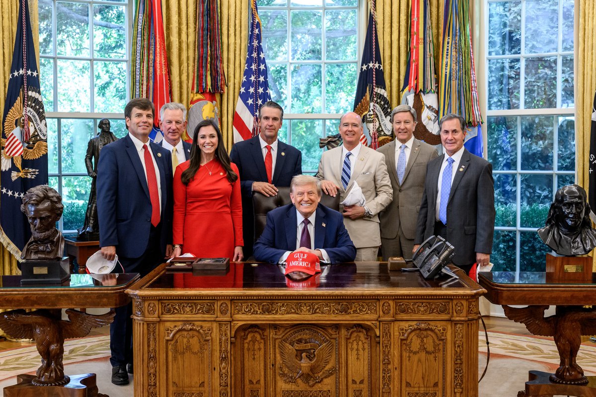 WhiteHouse's tweet image. ROCKET CITY 🚀🇺🇸
Today, President Trump announced that the U.S. Space Command headquarters will move to Huntsville, AL.
"This will result in more than 30,000 Alabama jobs...billions of dollars of investment...Most importantly, this decision will help America defend and…