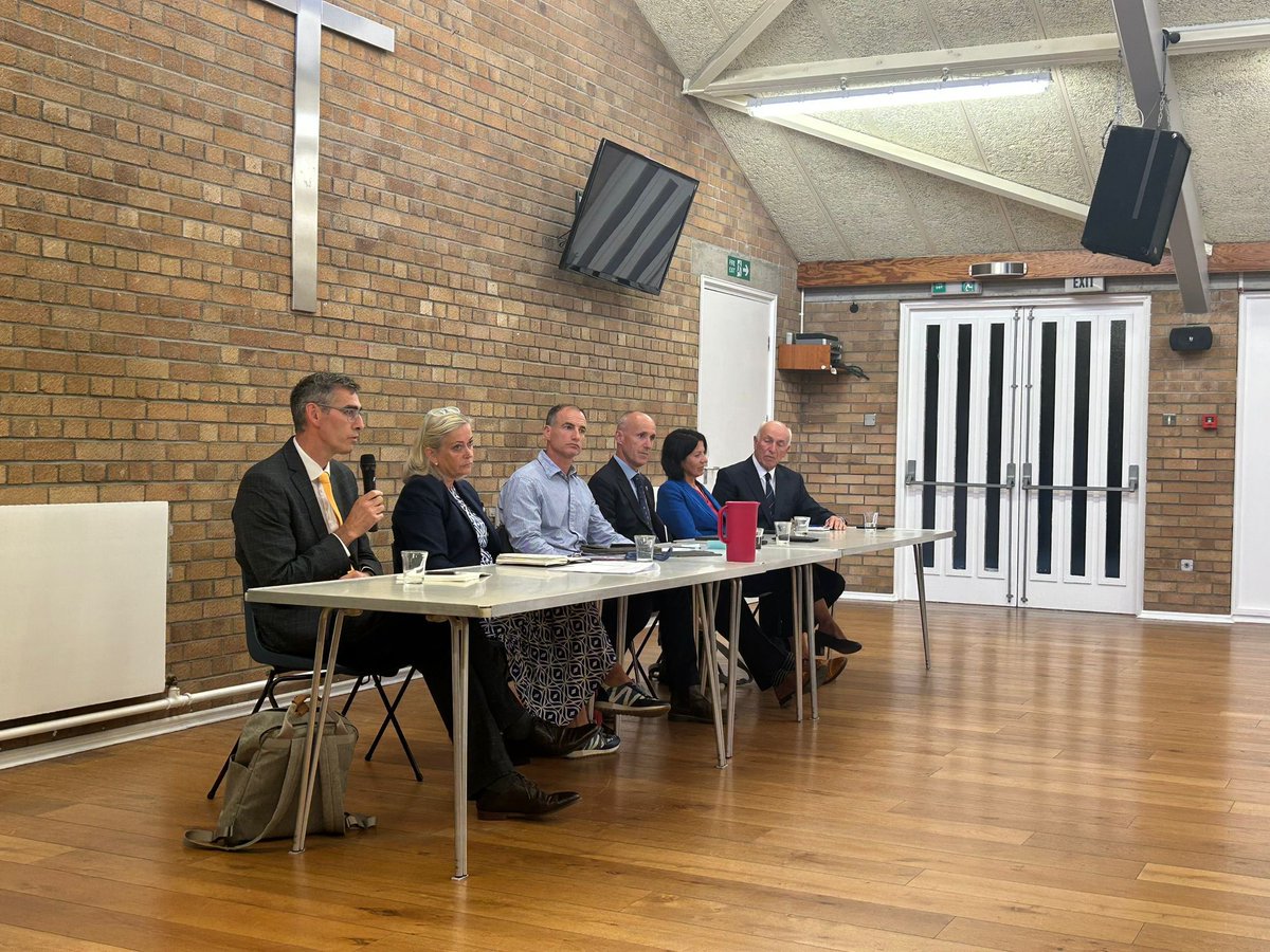 Thank you <a href="/jmoreljersey/">Julien Morel</a> for Chairing yesterday’s meeting and giving a great introduction both about St Brelade and to the panel. 

Subject included parish and islandwide issues, from Les Creux and Nude Dunes, to Banking services , electoral reform and ferry services (to mention