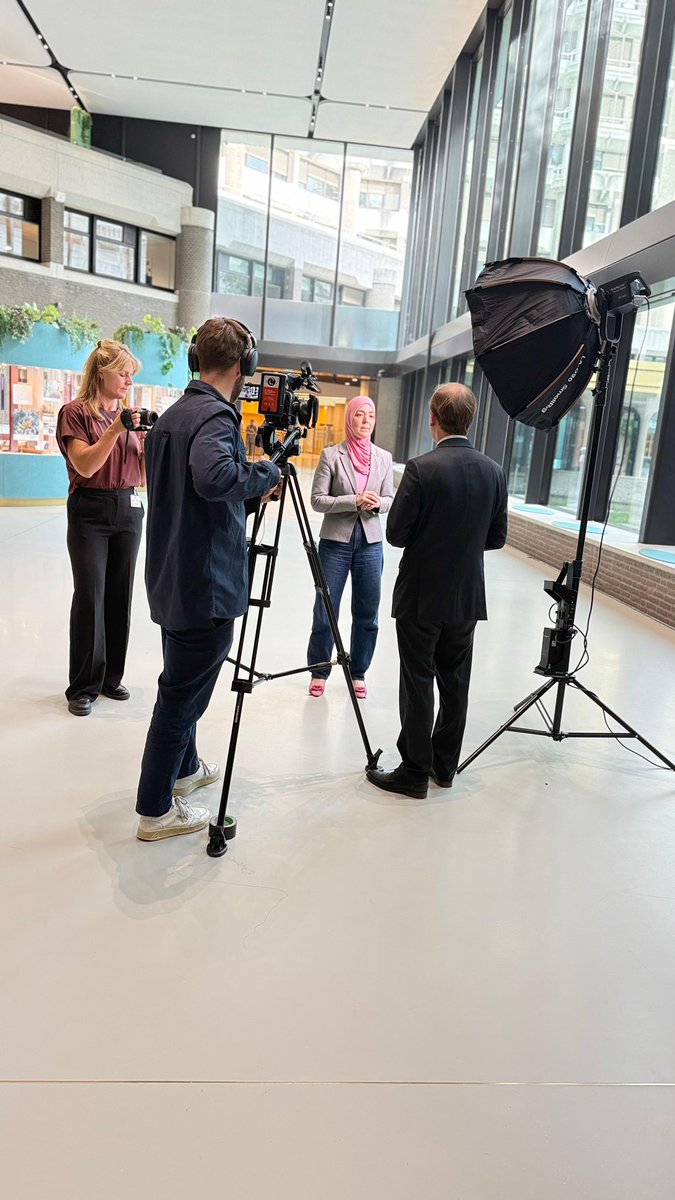 Roselaers's tweet photo. Goede gesprekken met politici over ‘de nacht van de verlichting’- polarisatie, verbinding, verlichting. https://t.co/lTCKsdhW7o