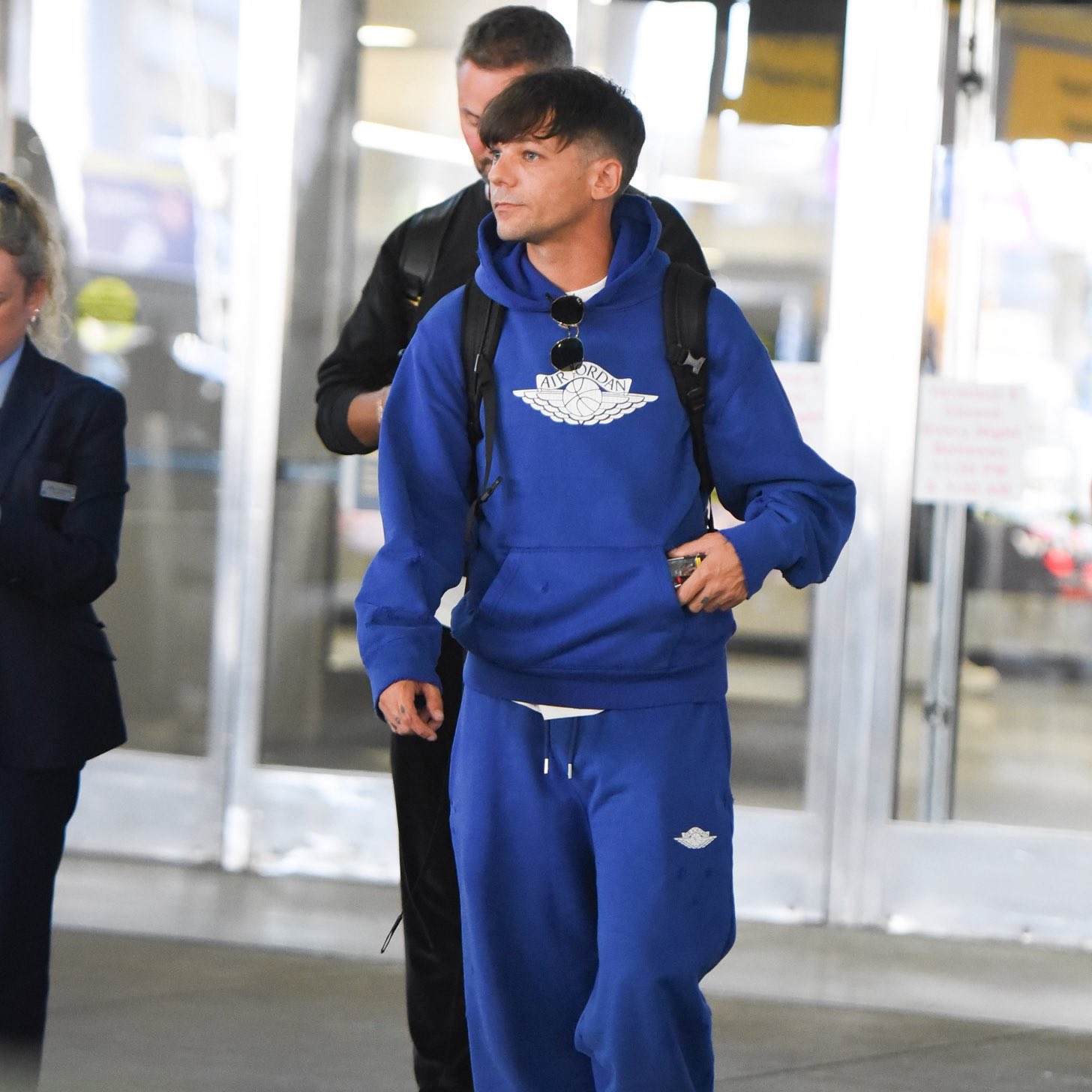 Gz3sTIrWQAAuUCp?format=jpg&name=large Fans Stunned by Louis Tomlinson’s Youthful Look — ‘Did He Discover the Fountain of Youth?’