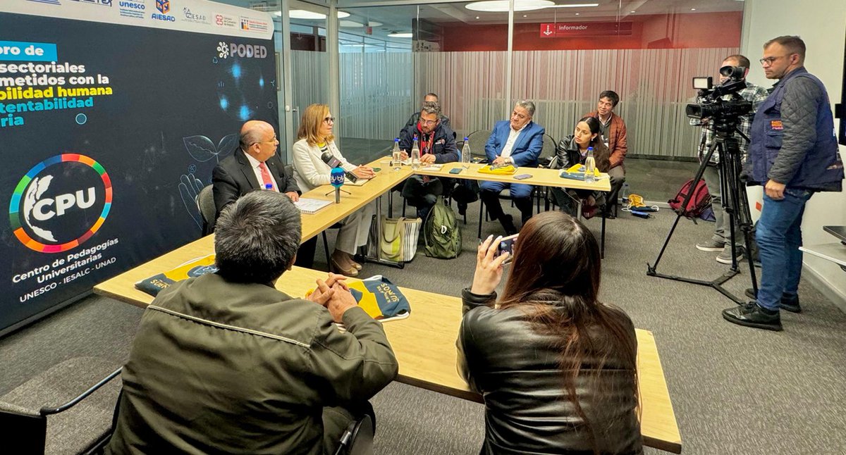 Presento a los medios de comunicación, en compañía de la Dra. Yuma Inzolia, de <a href="/iesalc/">IESALC</a> <a href="/UNESCO_es/">UNESCO en español 🏛️#Educación #Ciencia #Cultura</a>, el nuevo Centro de Pedagogías Universitarias CPU, que desde Santafé de Antioquia, potenciará la formación y actualización de docentes en la región