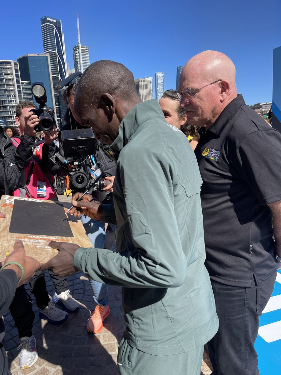 Rob de Castella tweet media