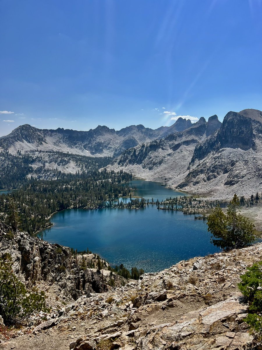 V_irvin_V's tweet image. This vast and vivid landscape, cut by glaciers and rivers, is populated by creatures and elements far more interesting and colorful than anything the heavens have yet to reveal to us.