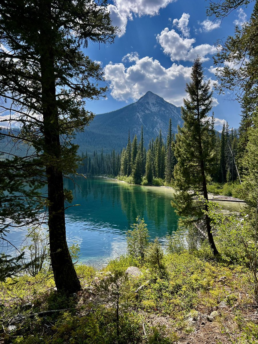 V_irvin_V's tweet image. Man do I get to see some beautiful places.