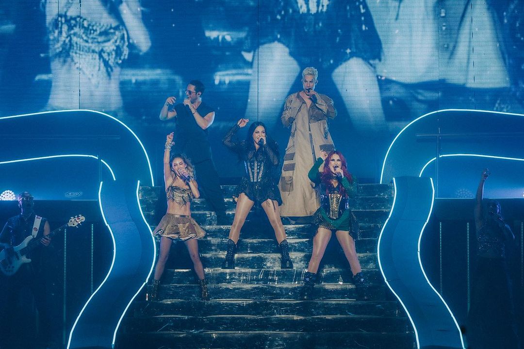 🔙 28.09.2023 <a href="/DulceMaria/">Dulce Maria</a> junto a <a href="/RBD_oficial/">RBD</a> presentaban su “Soy Rebelde Tour” 🎤 en Edinburg, USA 🇺🇸❤️‍🔥