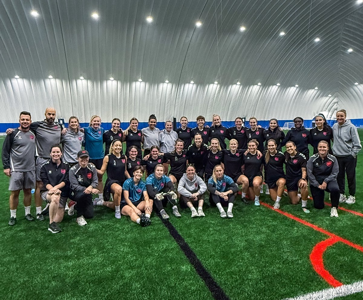 To start the week, Canadian Women’s National Team Head Coach Casey Stoney took flight with Calgary Wild FC. Thanks for the visit, Casey!⁠
⁠
#YYCWFC #SoarWithUs #NSL