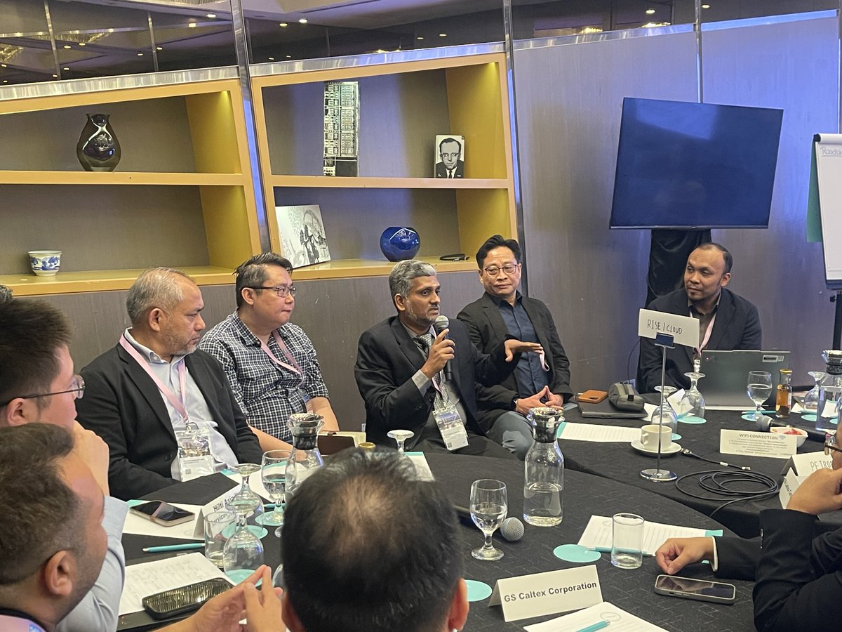 InfosysEvents's tweet image. At #SAP Clean Core Council APAC, Infosys&apos; Senthil explored extensibility with #SAPBTP, process insights via #SAPSignavio &amp;amp; future-proofing IT with #LeanIX. 

#PremiumEngagements #RISEwithSAP #SAPCleanCore #EnterpriseArchitecture #EnterpriseInnovation #DigitalTransformation…