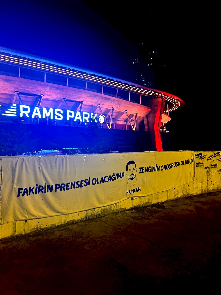 Şiarımız net, ilkemiz tavizsiz. Trabzon'dan İstanbul'a giden, gidecek her futbolcu hain'dir!

#haincan