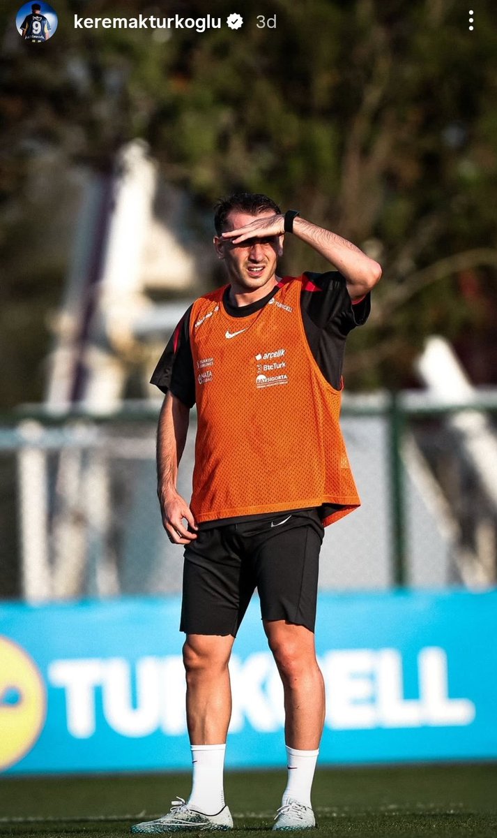 ⚠️ Türk halkı olarak, ayrımcılık yaratan Yunus Akgün isimli şahsı Milli takımda istemiyoruz.

❌ Kerem Aktürkoğlu’nu fotoğraftan silmiş.

😉 Galatasaray’da adettir tabii.

🔥 Fenerbahçe’nin evladı Kerem’in cevabı ise müthiş:

🚀 “Oğlum şerefiniz nerde lan göremiyom.” demiş adeta.