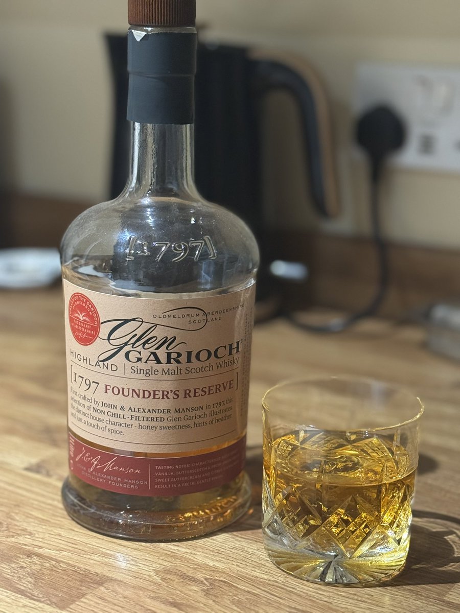 Having a wee tipple, as it’s #whiskytuesday #ripbrother 🏴󠁧󠁢󠁳󠁣󠁴󠁿🥃