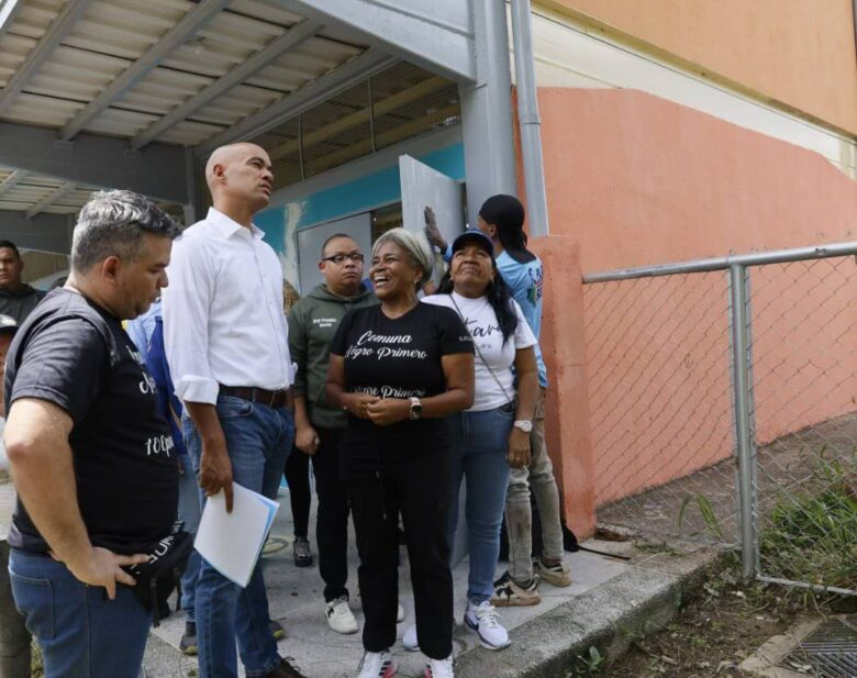 Reporte Ya (@reporteya) on Twitter photo #2Sep #Educación
La Federación Venezolana de Maestros y Sinvema rechazaron iniciar el año escolar antes del #16Sep, alegando que adelantarlo al #8Sep viola la Ley Orgánica de Educación y exige respeto a los derechos laborales y vacaciones de los docentes. - <a href="/EfectoCocuyo/">Efecto Cocuyo</a> #2Sep #Educación
La Federación Venezolana de Maestros y Sinvema rechazaron iniciar el año escolar antes del #16Sep, alegando que adelantarlo al #8Sep viola la Ley Orgánica de Educación y exige respeto a los derechos laborales y vacaciones de los docentes. - <a href="/EfectoCocuyo/">Efecto Cocuyo</a>
