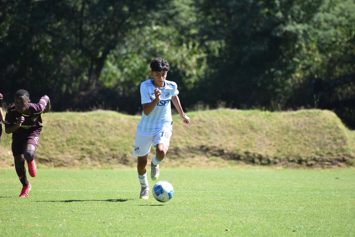 Sub 1️⃣3️⃣

Los más pequeños llenando de fútbol el Complejo ⚽️ 💪

¡Vamos Cammaratas! 🔵⚪️

#FamiliaCammarata 
#TodosPorCatólica 
#FormativasUCatólica