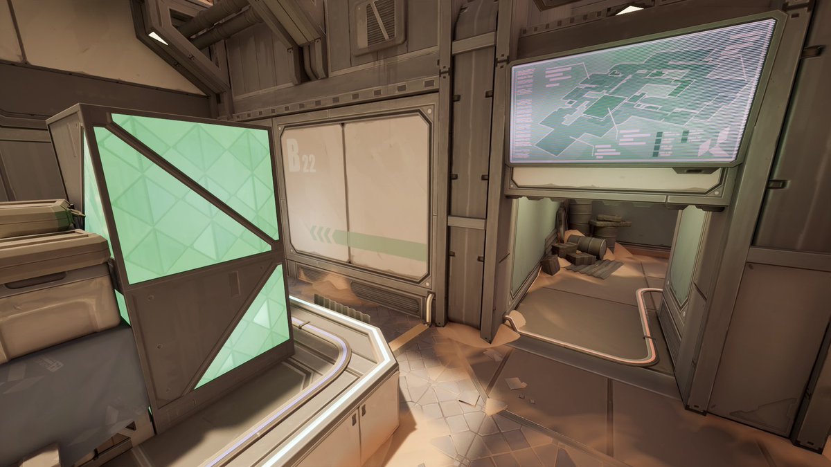 Almost done with my current project! Can’t wait to share full pictures ✨
Do some recognize the map on the monitor from somewhere? 👀